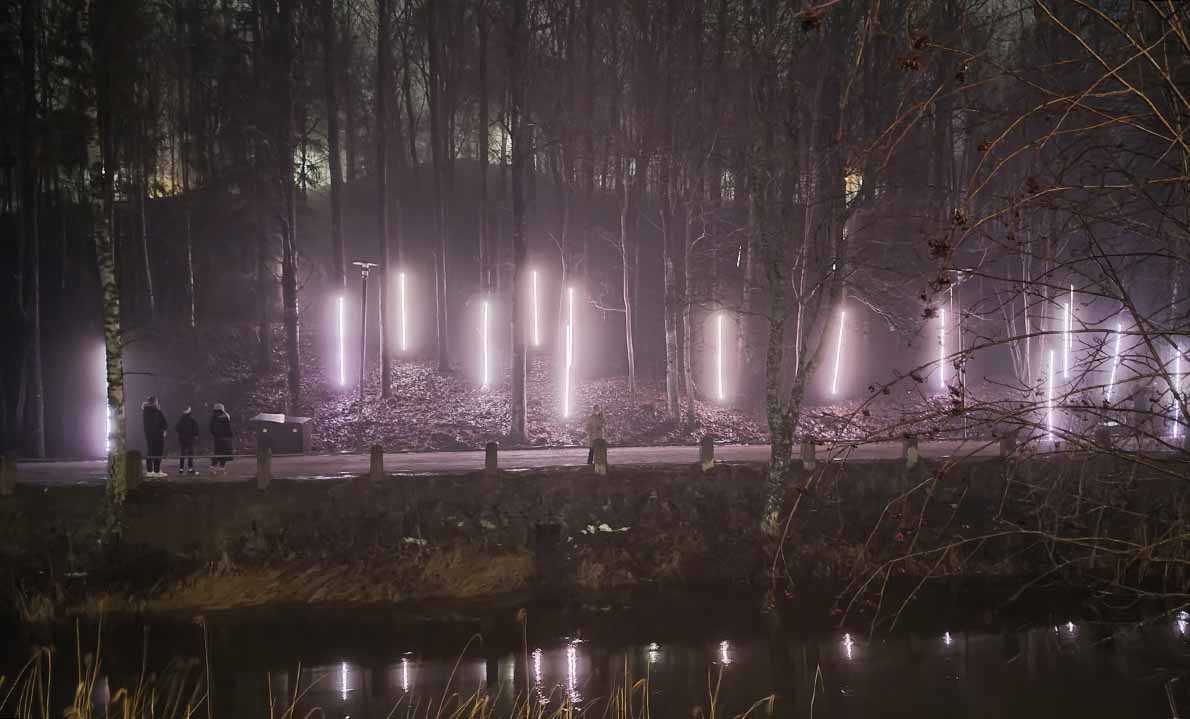 Lepotilassa valo- ja ääniteos.