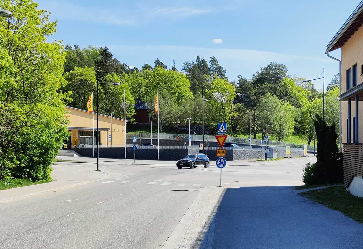 Näkymä kyläkaupalle