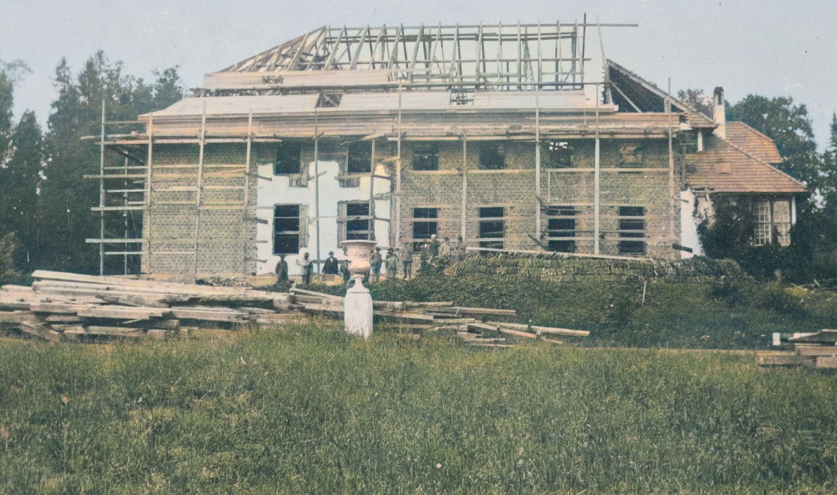 Träskendan uusi päärakennus rakenteilla 1890-luvulla.