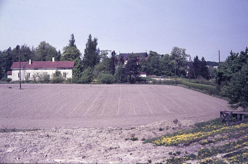 Sunan peltoja toukokuussa 1977.