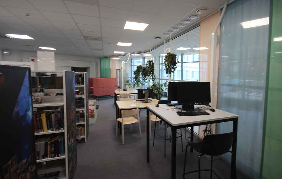 Karhusuon kirjasto, Espoo.