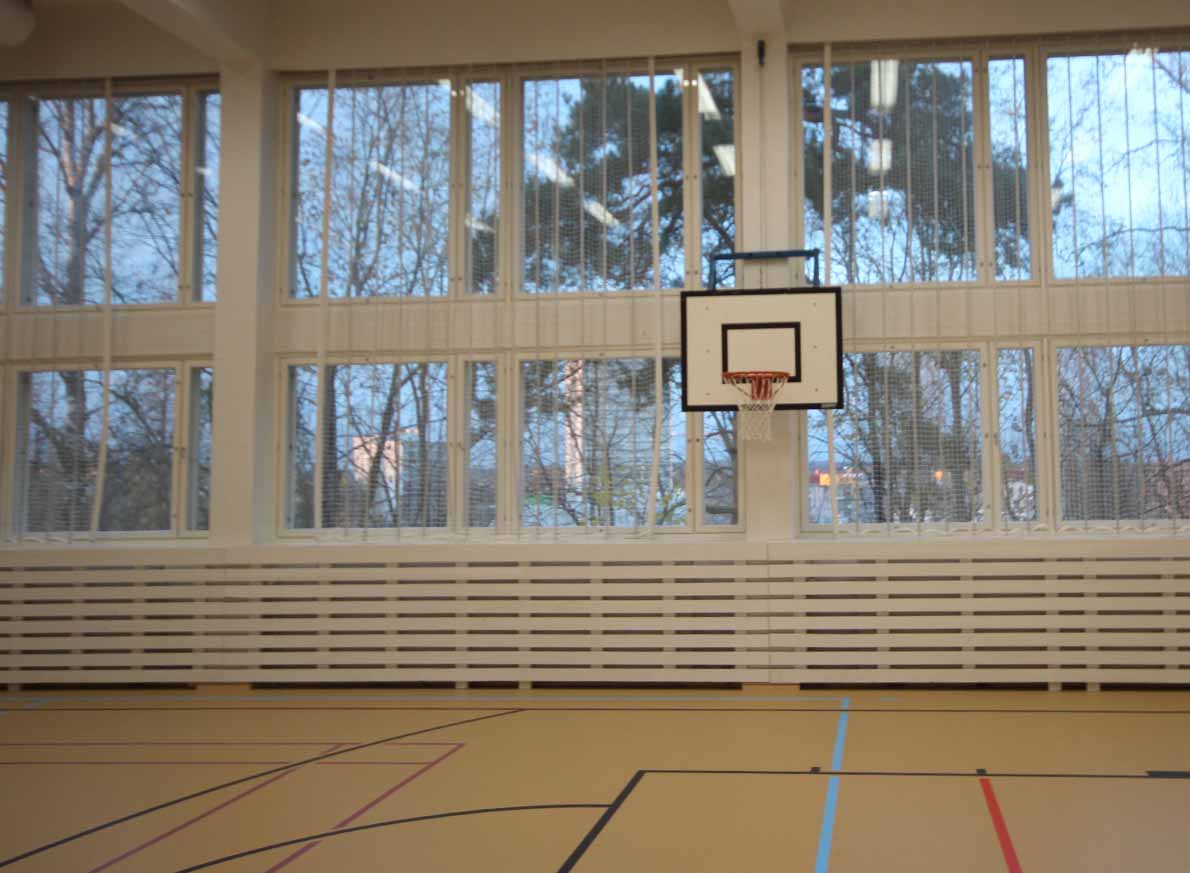  Haukilahden koulu. Espoo. Täysimittaista urheilukenttää ei ole koulun lähellä, toisaalta Matinkylän urheilupuistoon on noin kilometrin matka.  Haukilahden koulu. Espoo.