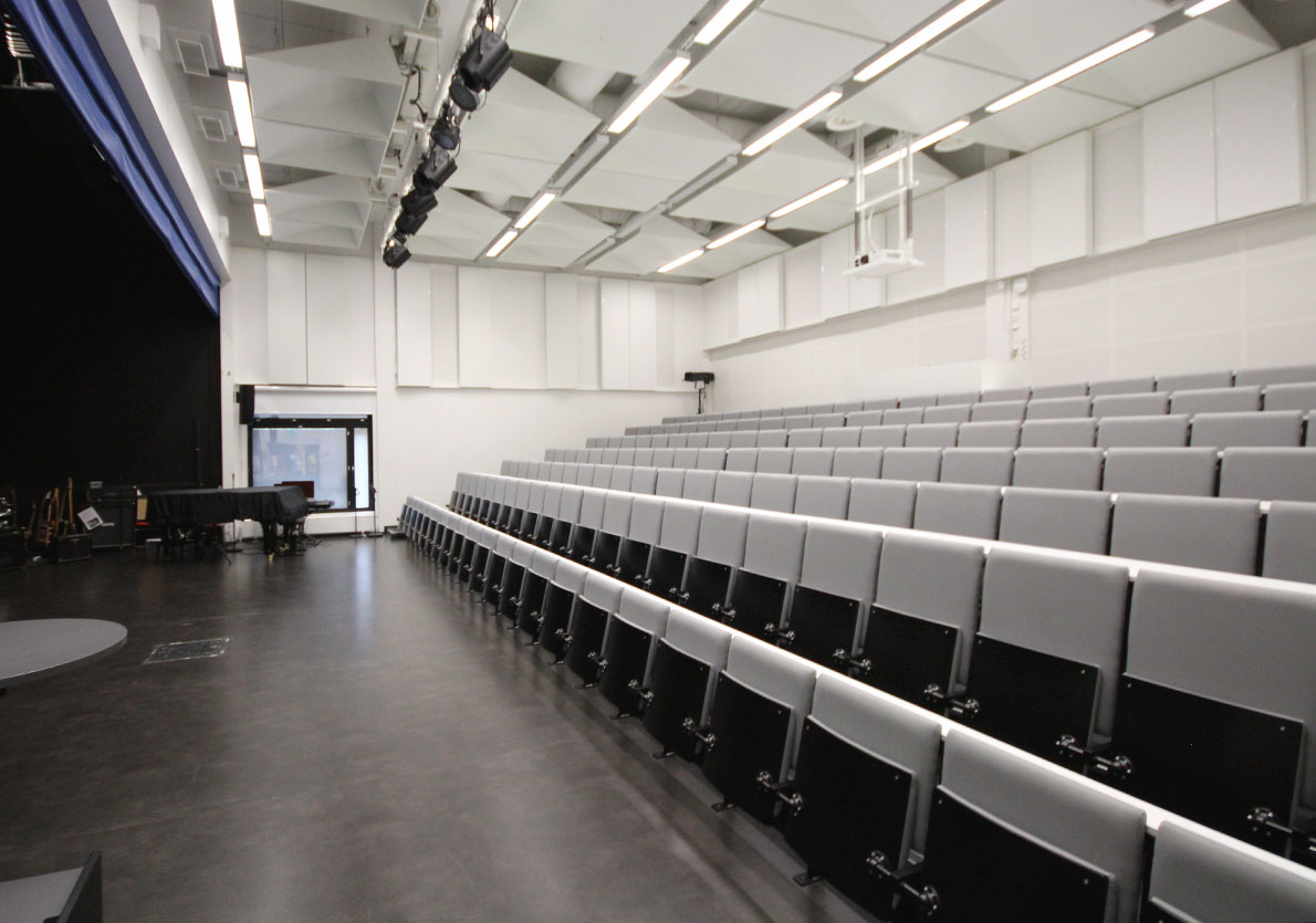 Karakallion koulu, auditorio, Espoo.
