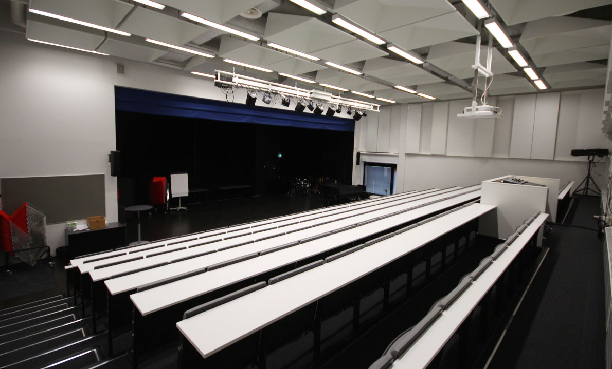 Karakallion koulu, auditorio, Espoo.