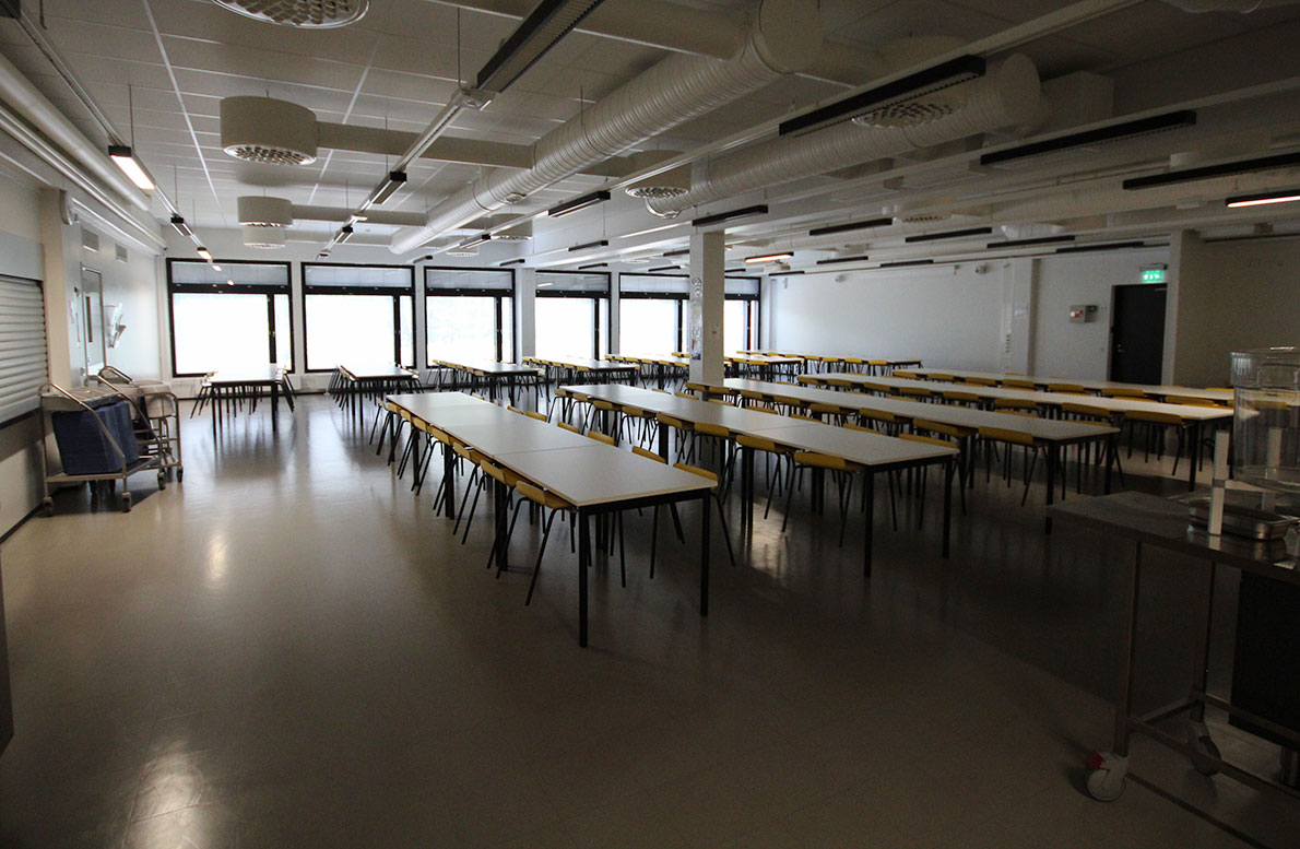 Karakallion koulu, Espoo. Ruokasali.