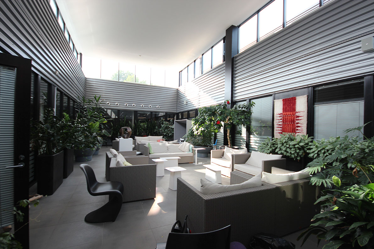 Karakallion koulu, Espoo. "Sisäpiha."