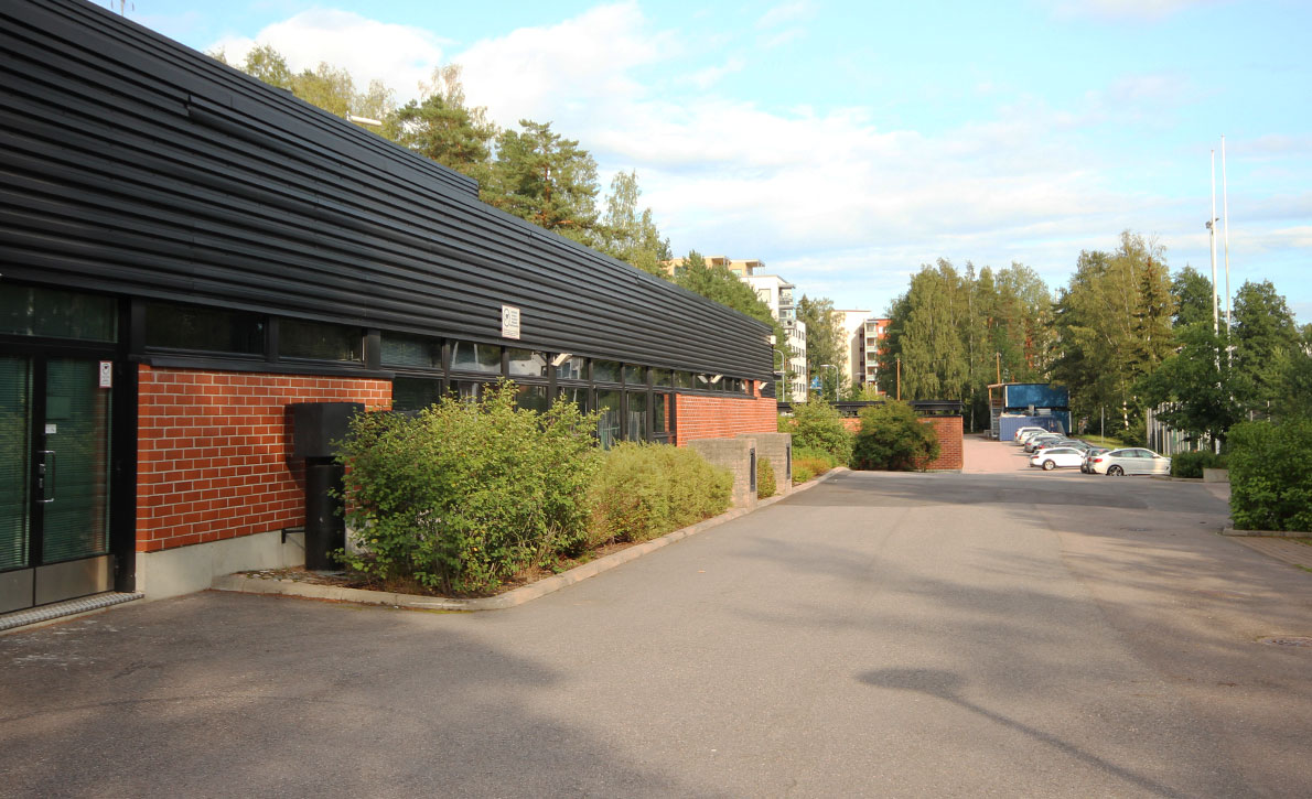 Karakallion koulu, Espoo. Koulu ulkoa.