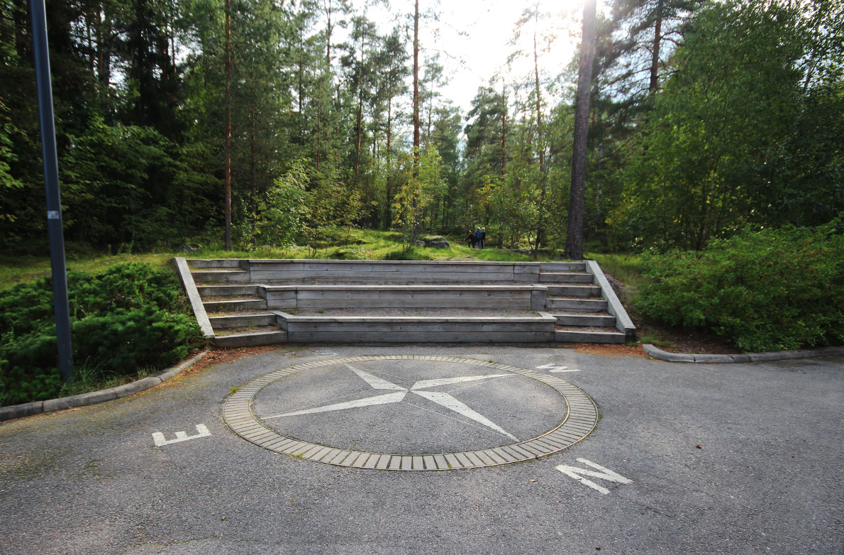 Karakallion koulu, Espoo. Koulu ulkoa.