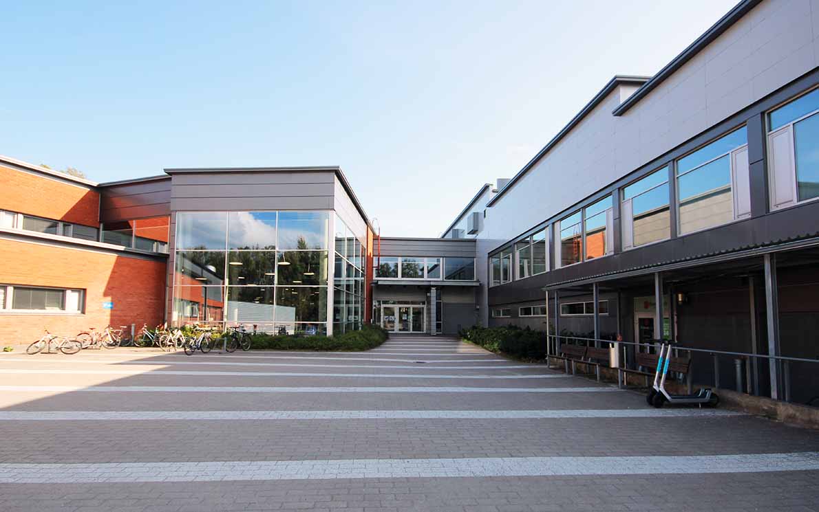 Kuninkaantien lukio, Espoo.