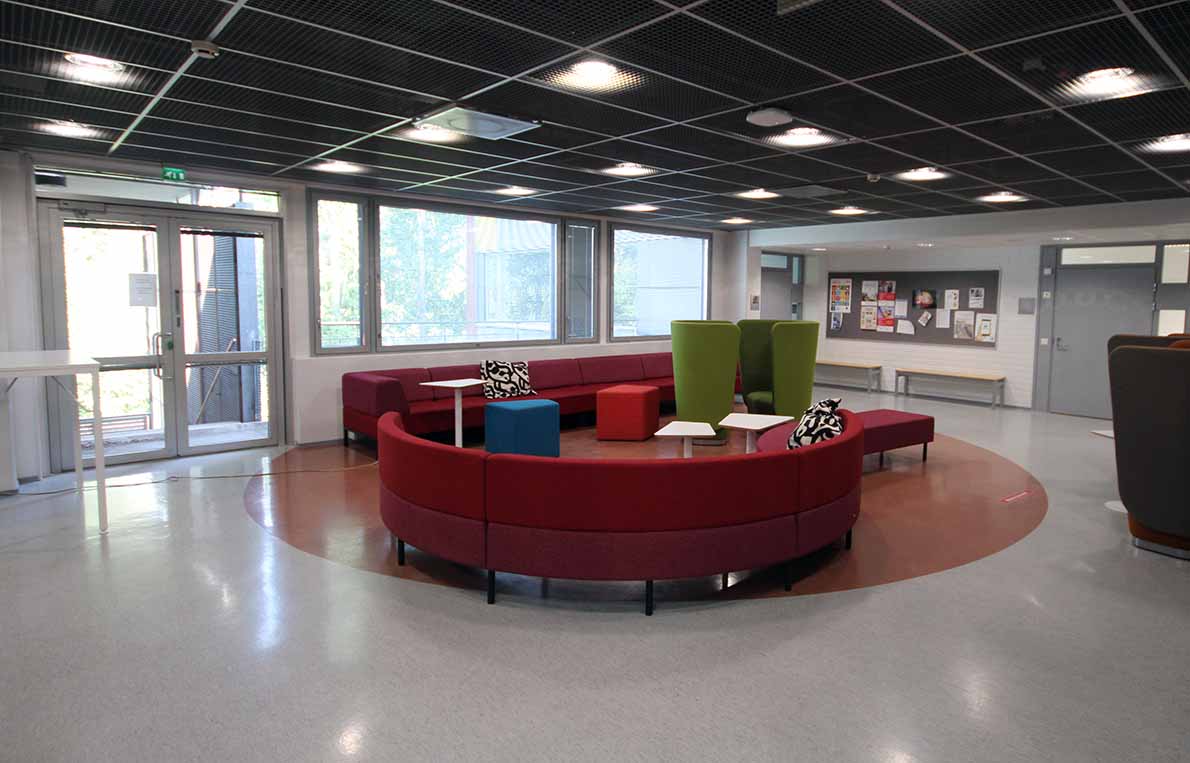 Kuninkaantien lukio, Espoo.