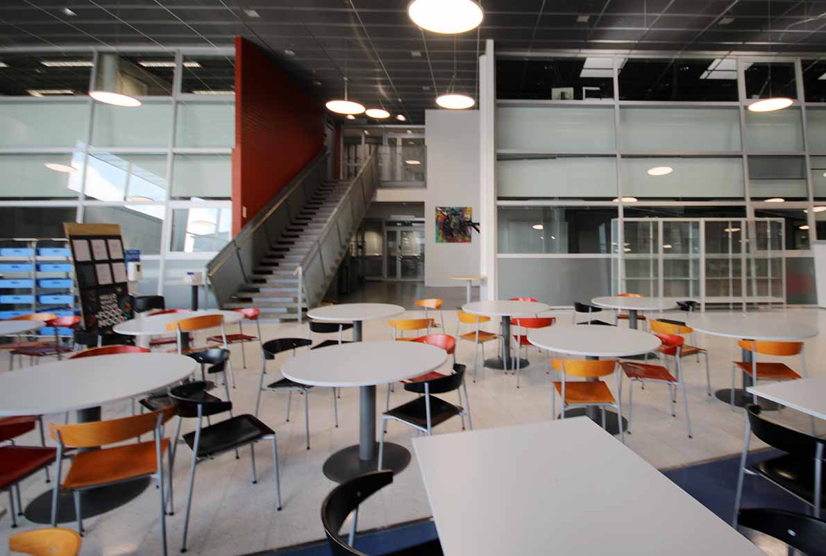 Kuninkaantien lukio, Espoo.
