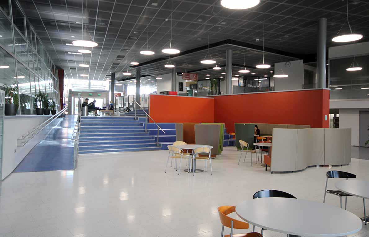 Kuninkaantien lukio, Espoo.