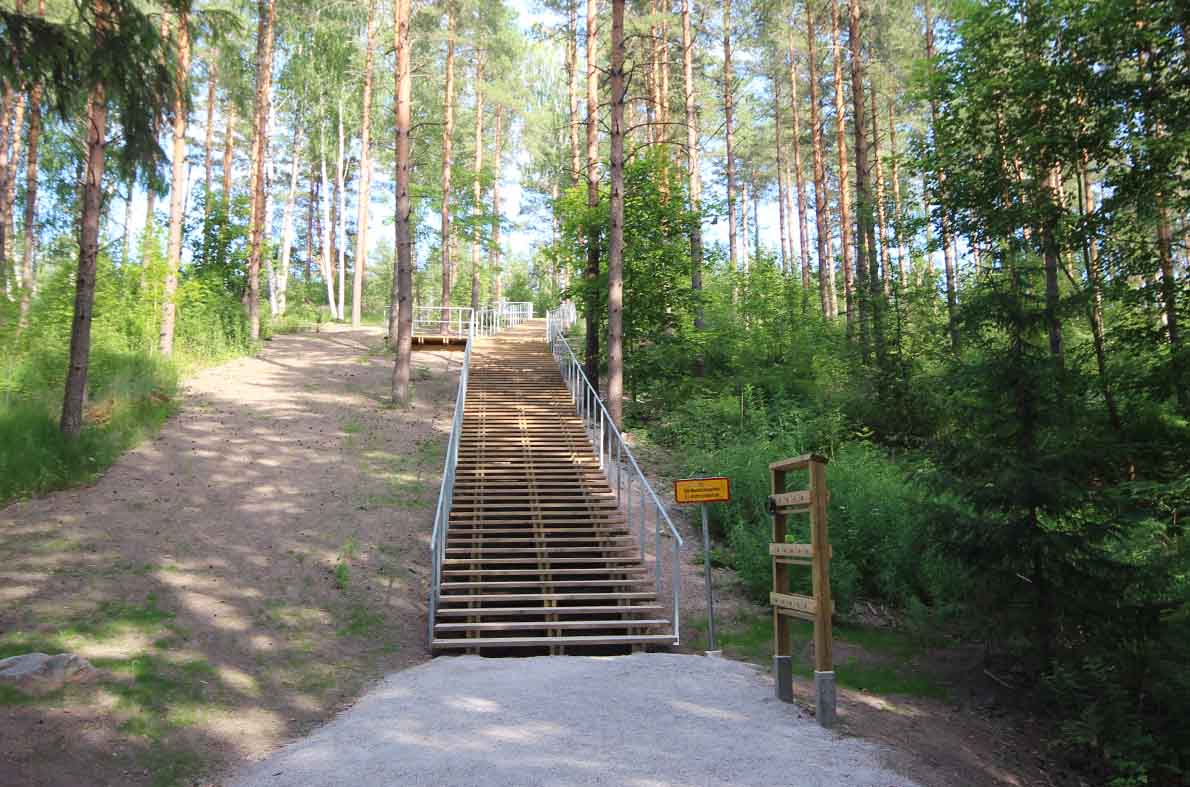 Alppikylänhuipun kuntoportaat, Helsinki.