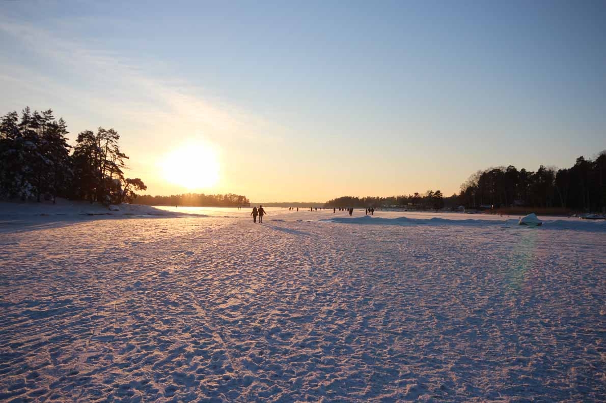 Meren jäällä Haukilahden edustalla.