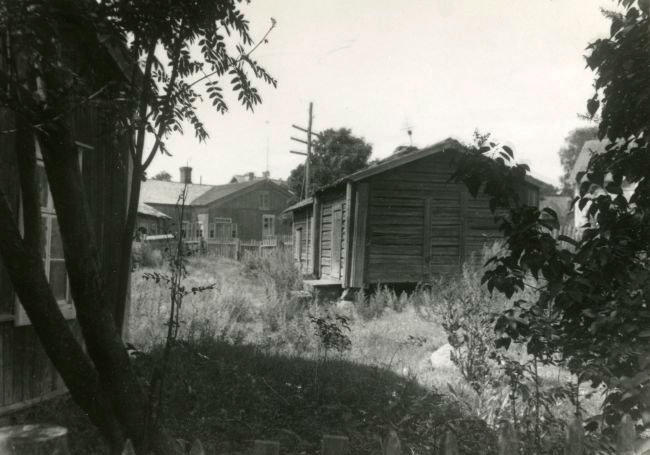 Vanhan postitalon piha, Suursaari