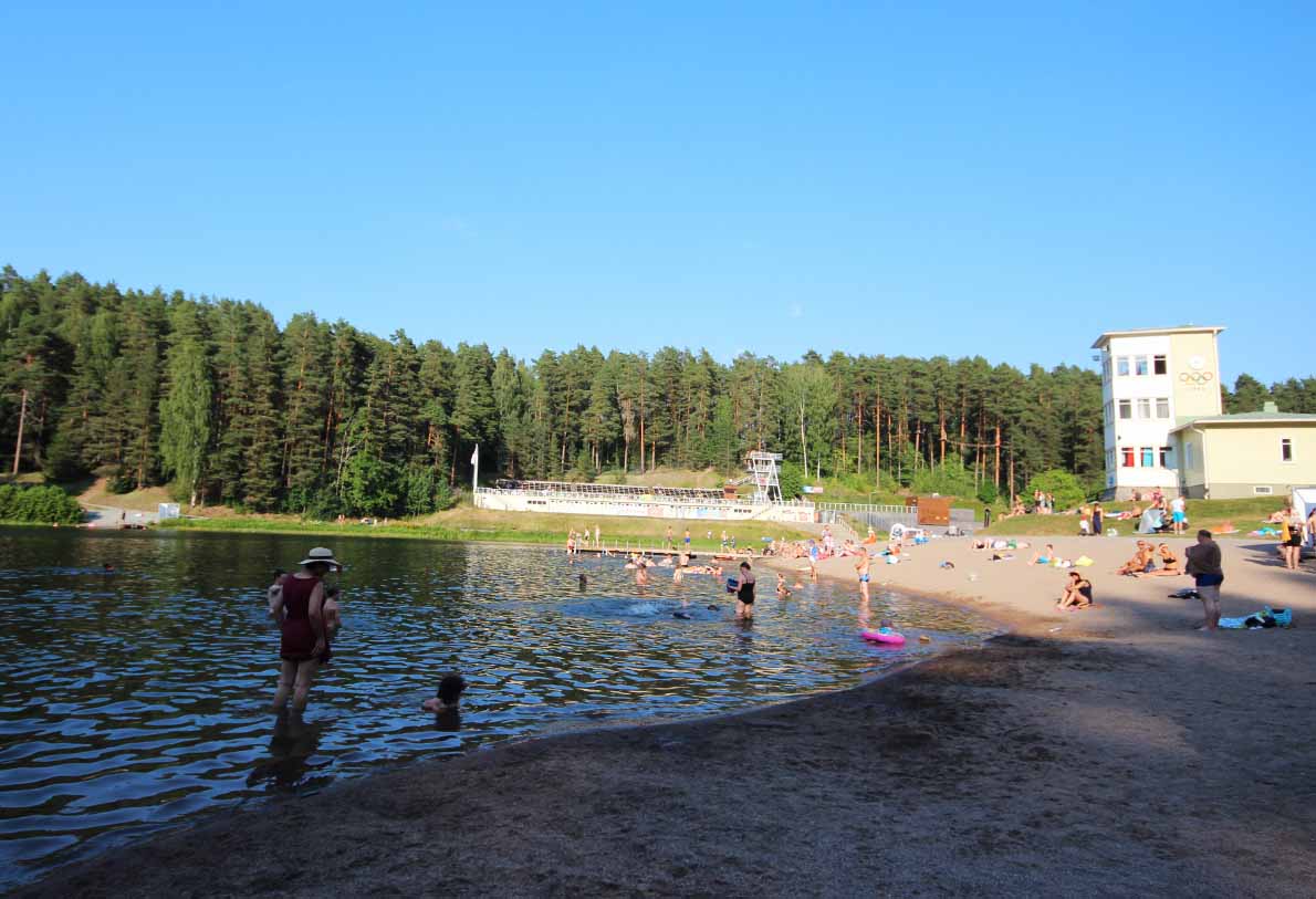 Hämeenlinnassa järjestettiin nykyaikaisen viisiottelun kaikki lajit: ratsastus, miekkailu, ammunta, uinti ja maastojuoksu.