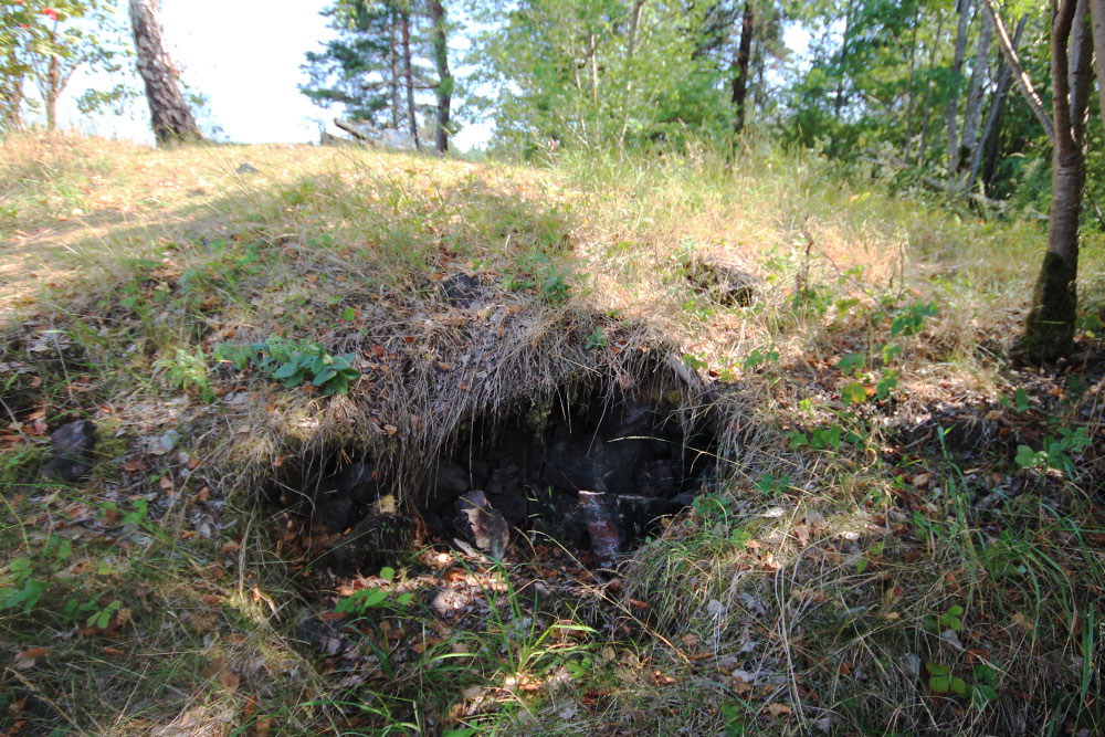 Sundetin uimaranta, Kirkkonummi. Bunkkerin raunio.